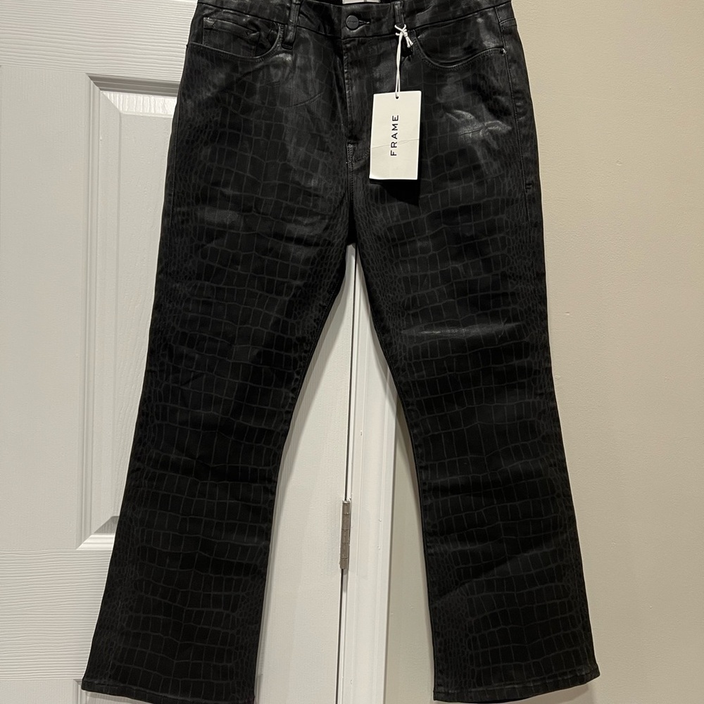 Frame Le Crop Mini Boot Cut Jeans
Black | Color: Black | Size: 32 | - Picture 4 of 9